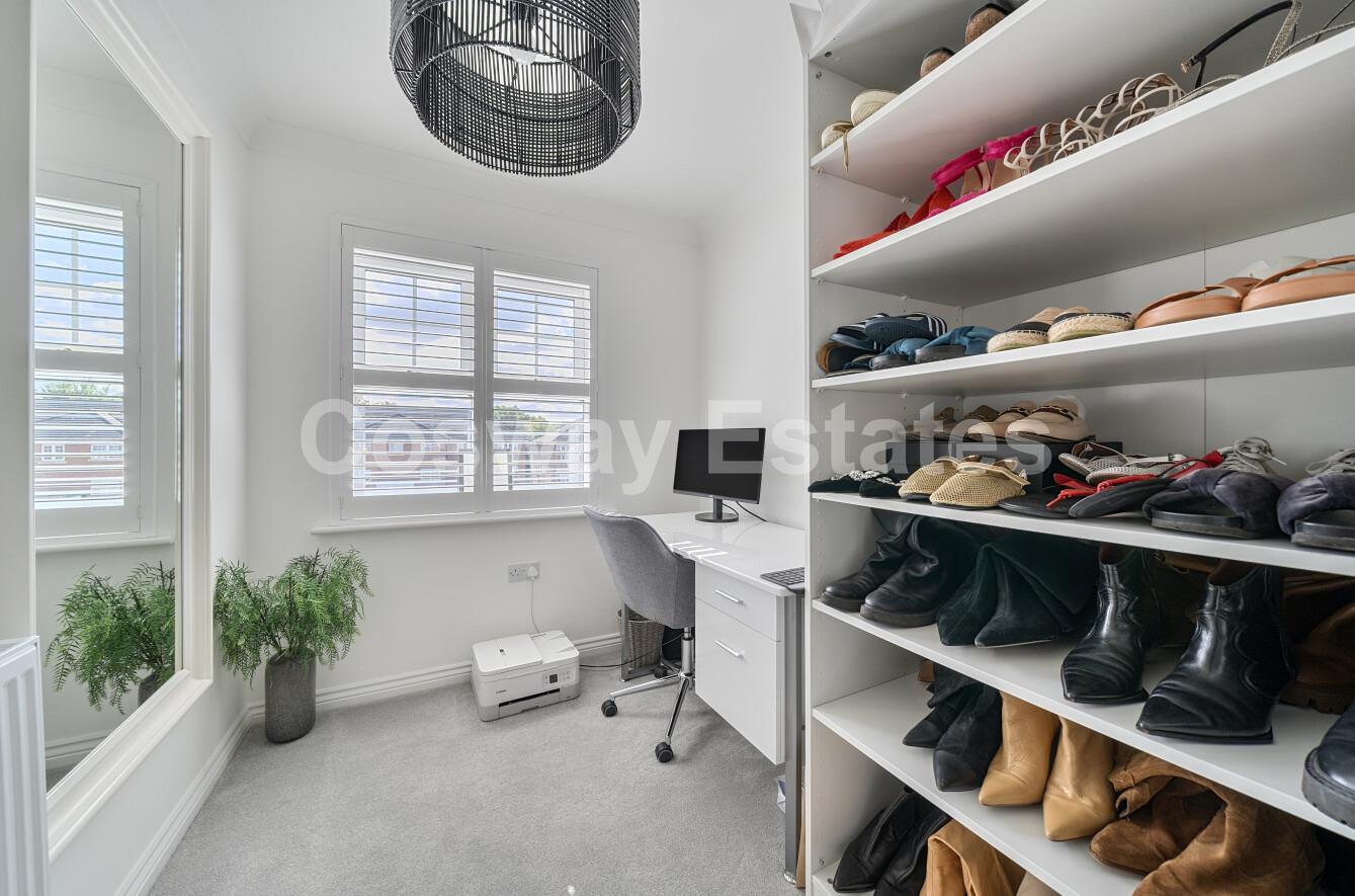 Bampton Drive, Mill Hill, NW7, London